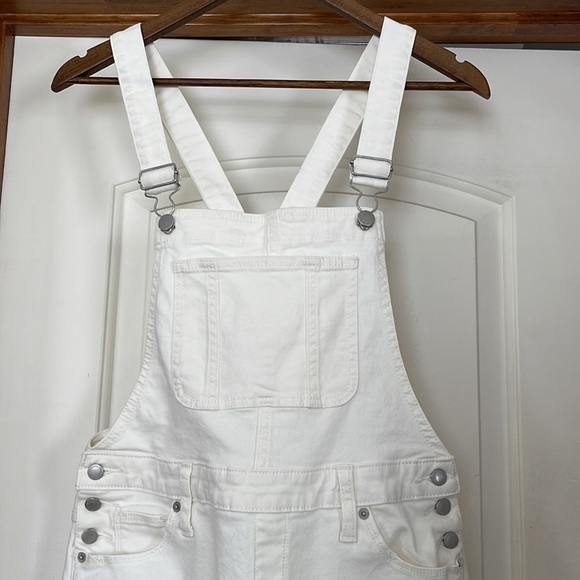 White overalls - Picture 3 of 7